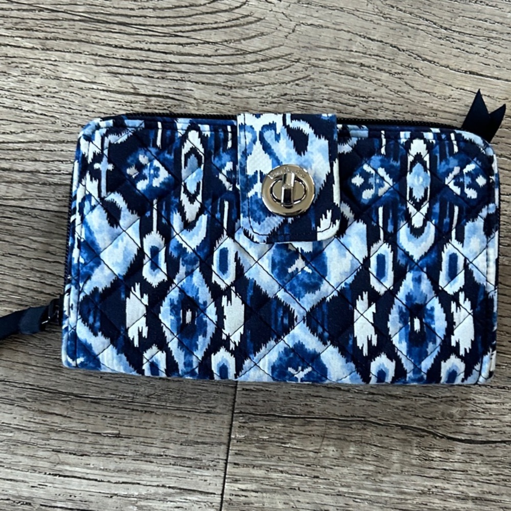 Vera Bradley Ikat Island wallet